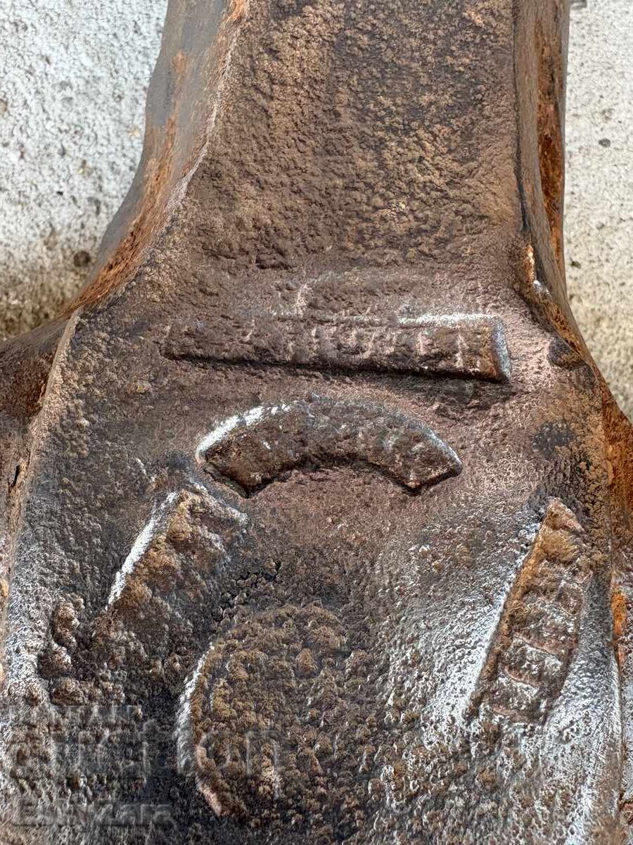 Delivery of Old blacksmith anvil / Blacksmith horn with marking