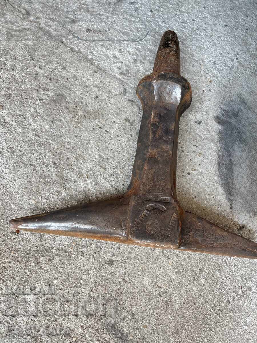 Old blacksmith anvil / Blacksmith horn with marking