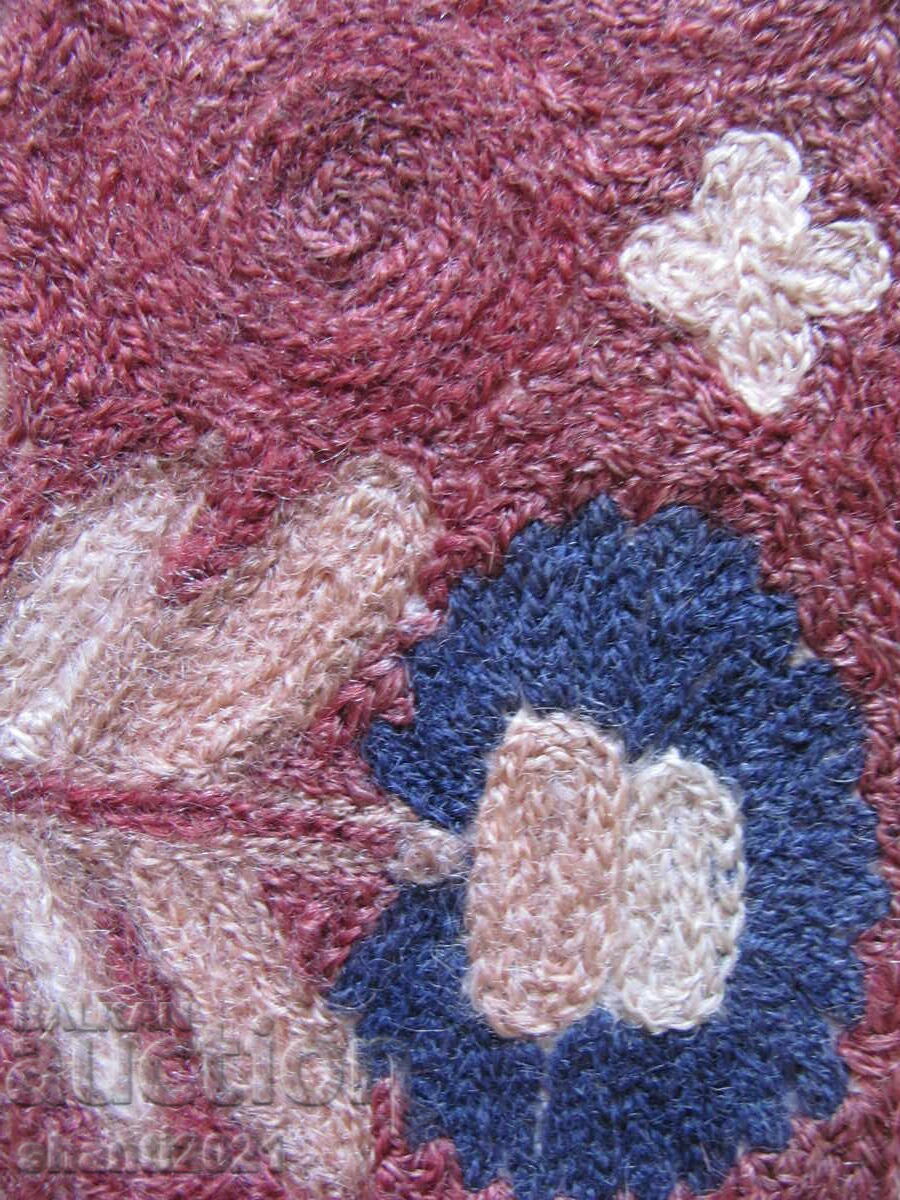 Delivery of Indian hand-embroidered rug, Kashmir wall hanging, 150x90 cm Delivery of Indian hand-embroidered rug, Kashmir wall hanging, 150x90 cm