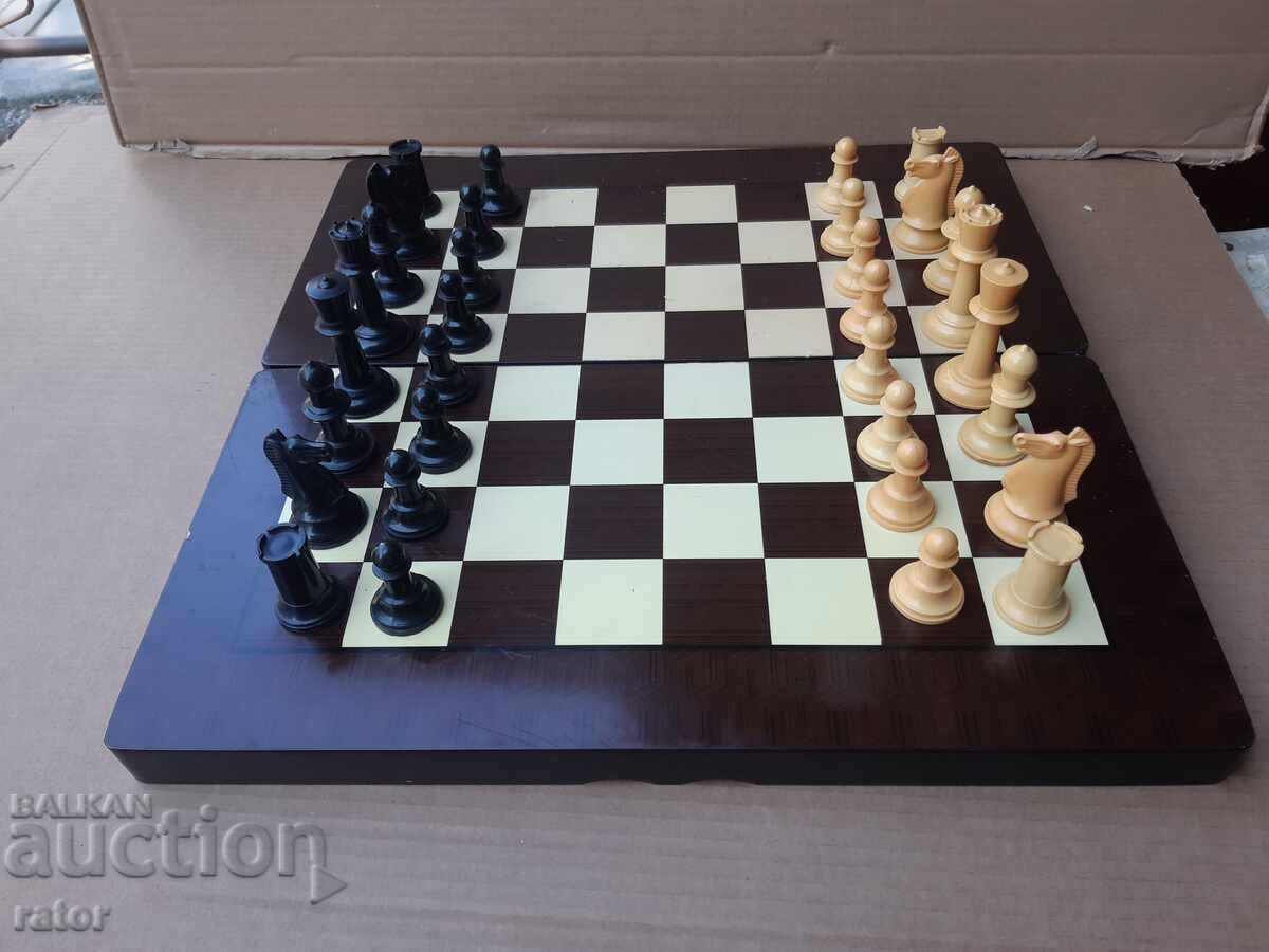 Auction  Old LARGE chess set with backgammon