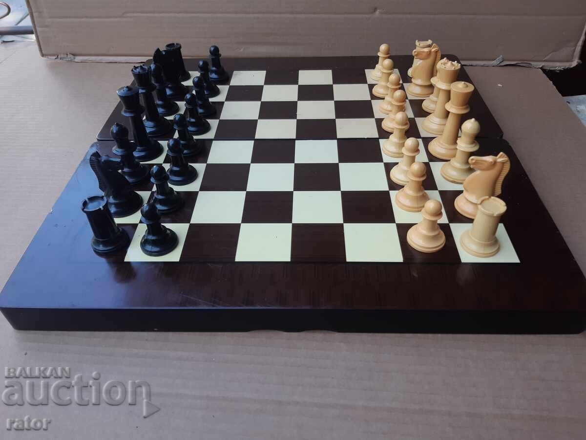 Delivery of Old LARGE chess set with backgammon