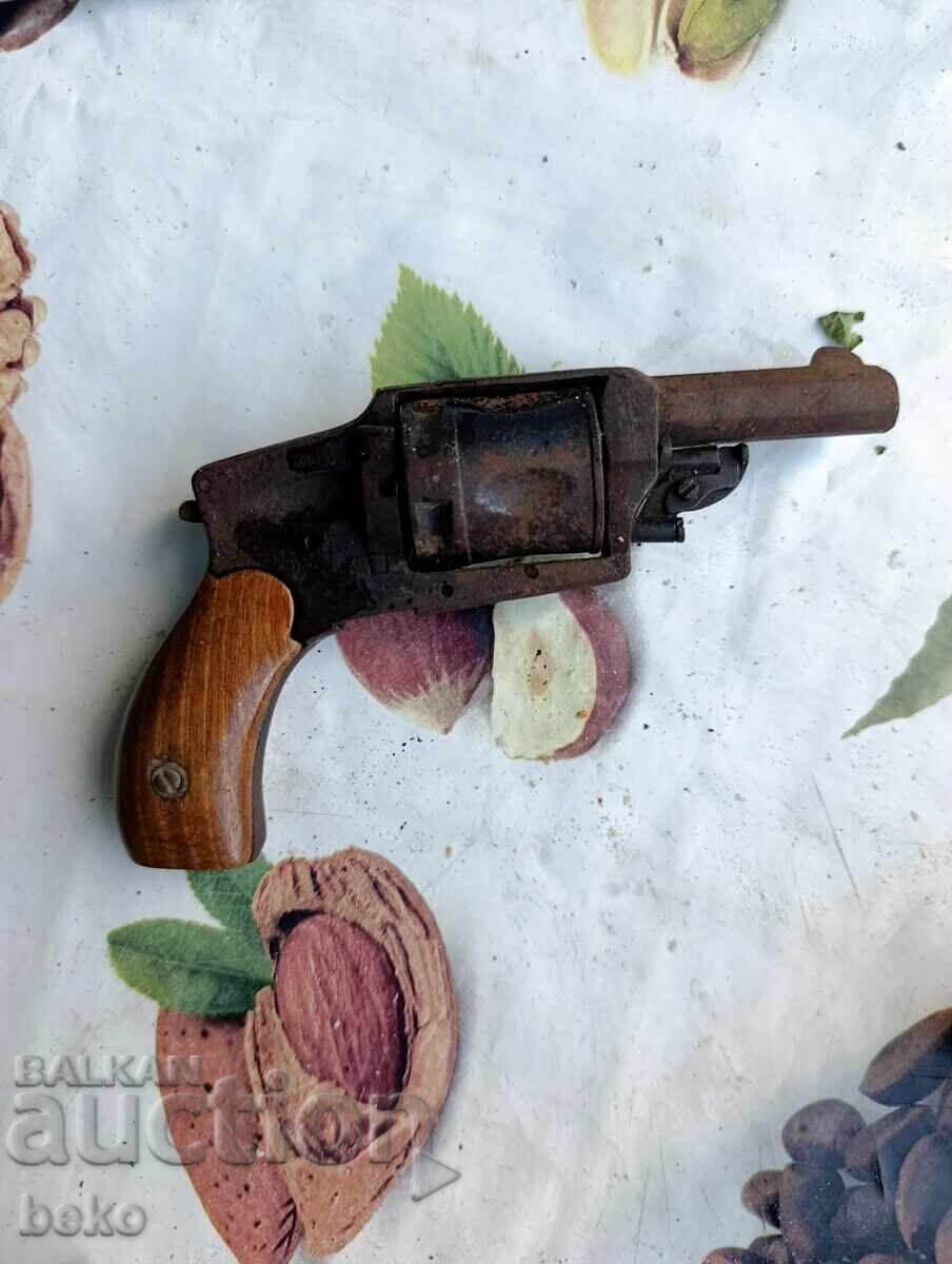 Револвер от 19век