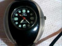 Interesting red watch, works, no battery