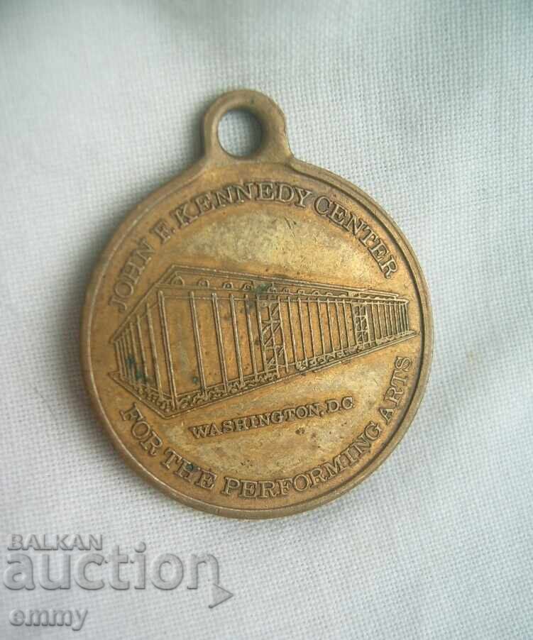 Плакет знак Джон Кенеди - 35-ти Президент на САЩ 1961-1963 с цена 3.00 €