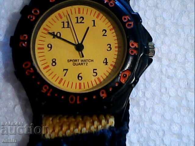 Auction  Sports watches working no battery