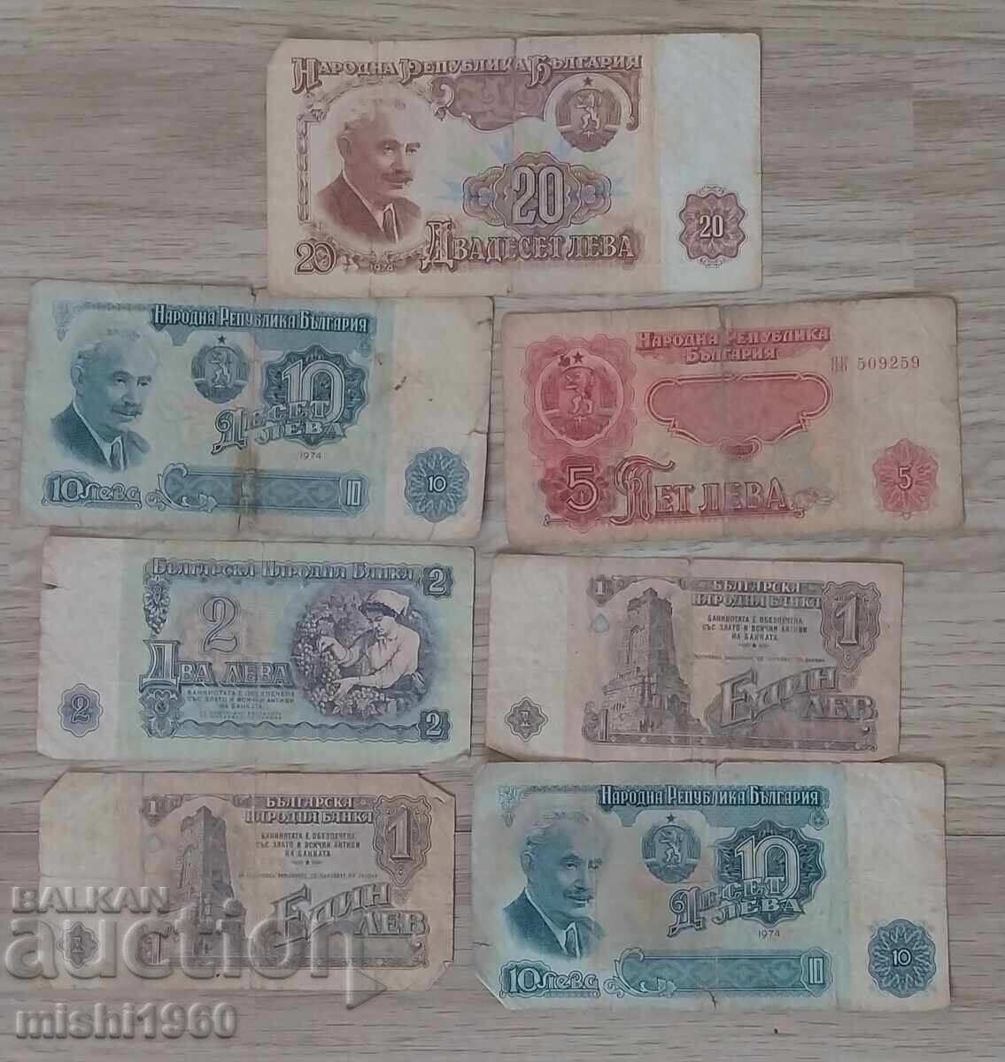 O mulțime de bancnote vechi