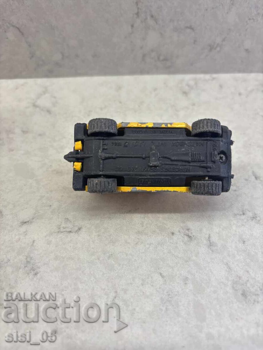 Matchbox Mercedes-Benz 280 GE toy car with price 10.00 €