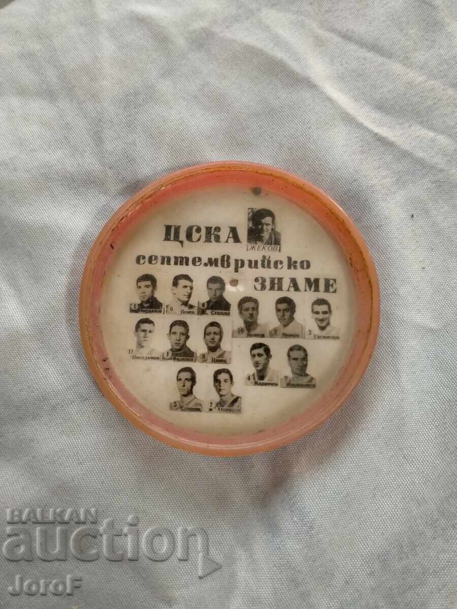 Παλιό συλλεκτικό καθρεφτάκι της ΤΣΣΚΑ