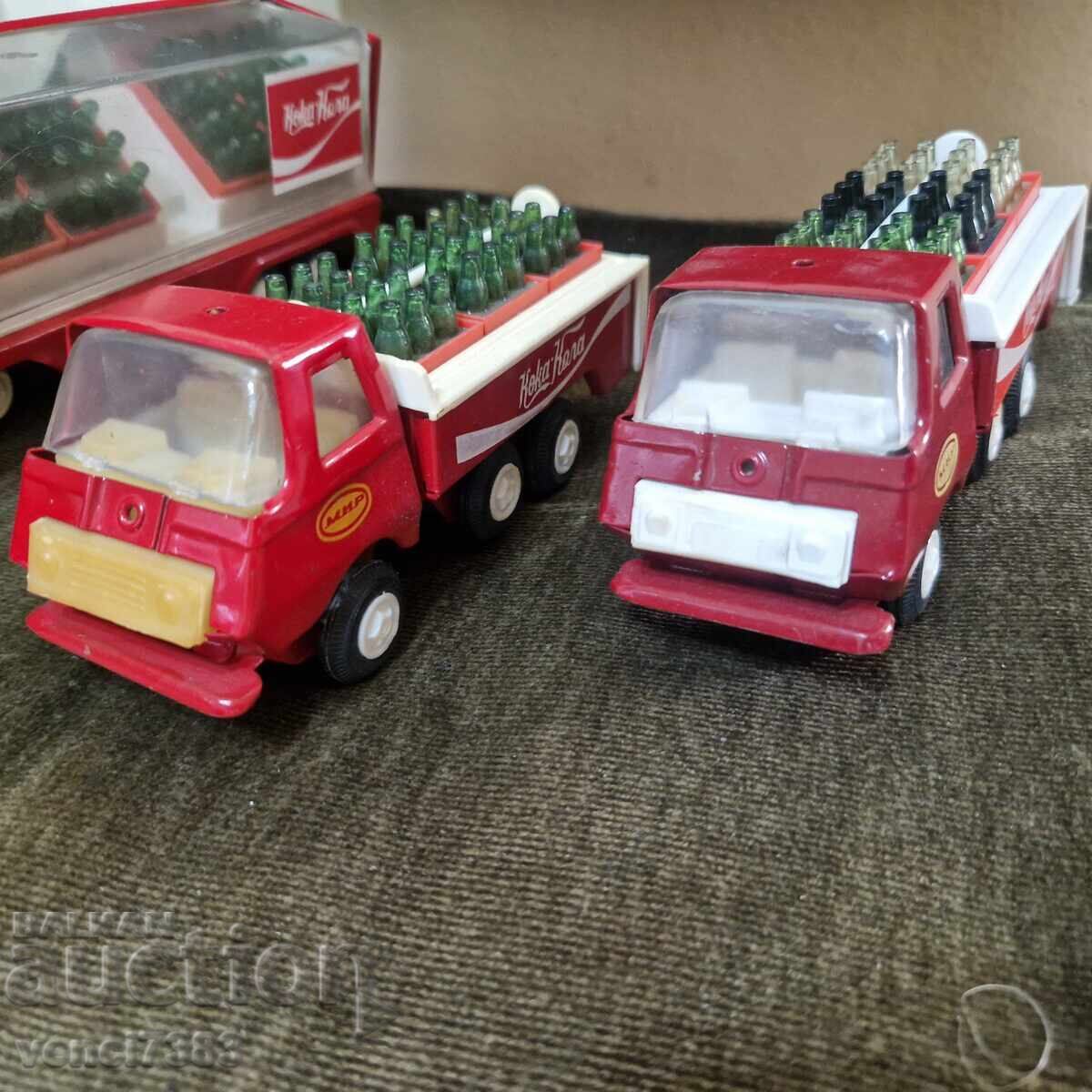 Auction  Metal trucks