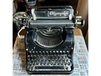 Olympia Mod. 8 Typewriter QWERTZ Leipzig Ritterstrasse
